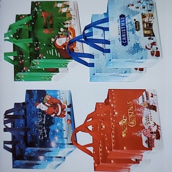 Pack of 8 Christmas Gift Bags - Picture 1 of 6